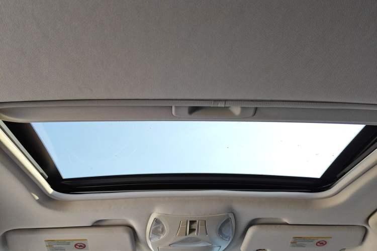 Used GAC Trumpchi GS5 Super 2015 1.8T Automatic All-Wheel-Drive Luxury Edition Headliner
