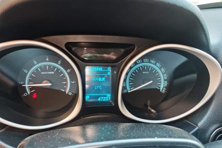 Used GAC Trumpchi GS5 Super 2015 2.0L Automatic Two-Wheel Drive Luxury Navigation Edition Instrument Cluster
