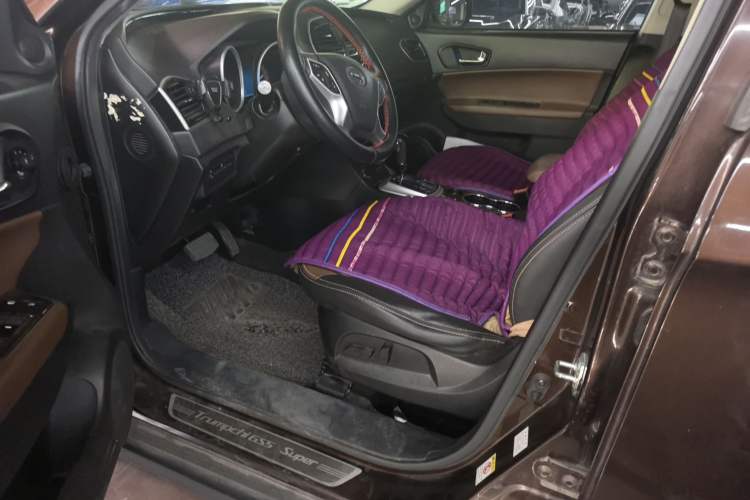 Used GAC Trumpchi GS5 Super 2015 2.0L Automatic Two-Wheel Drive Luxury Navigation Edition Interior 1