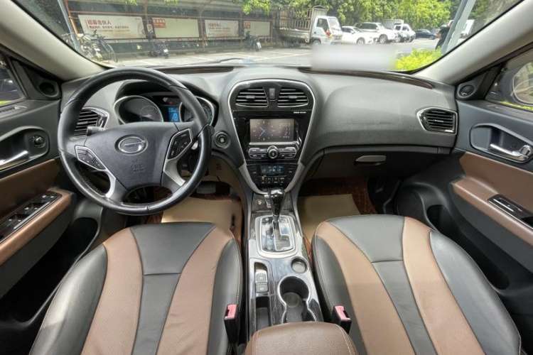 Used GAC Trumpchi GS5 Super 2015 2.0L Automatic Two-Wheel Drive Luxury Navigation Edition Interior 1