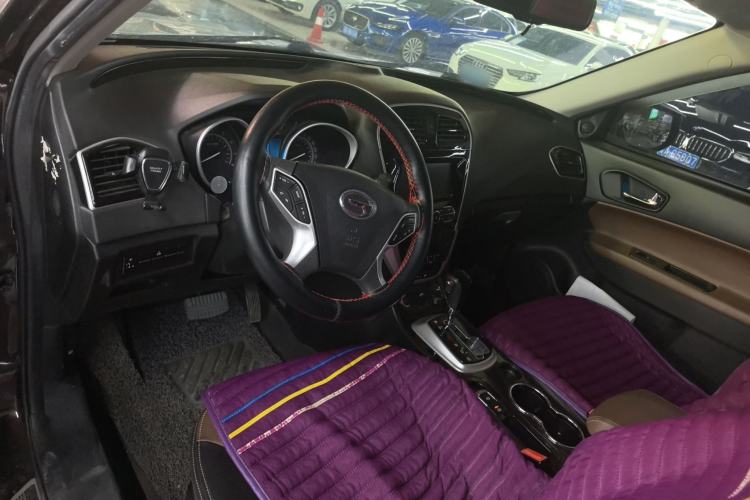 Used GAC Trumpchi GS5 Super 2015 2.0L Automatic Two-Wheel Drive Luxury Navigation Edition Interior 2