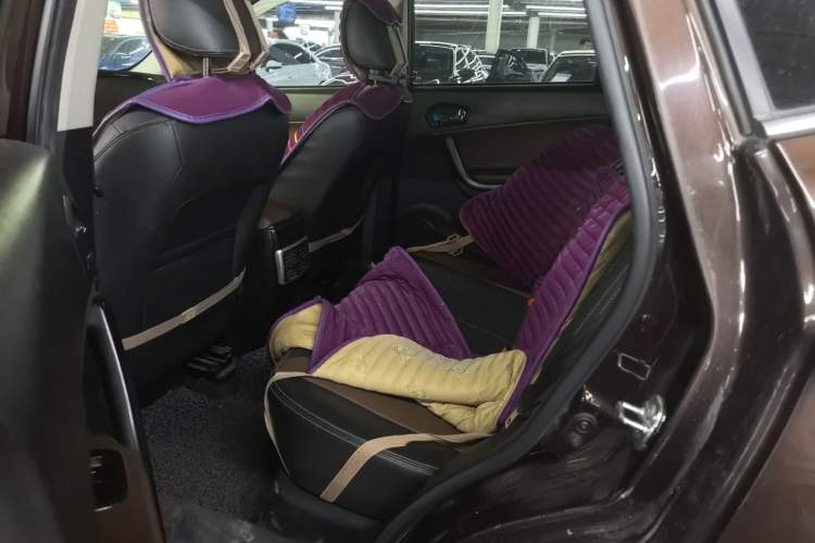 Used GAC Trumpchi GS5 Super 2015 2.0L Automatic Two-Wheel Drive Luxury Navigation Edition Interior 3