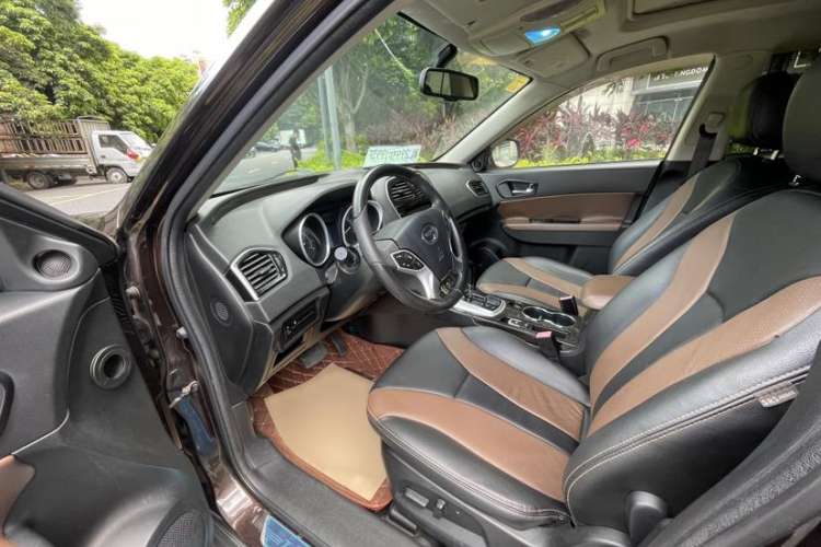 Used GAC Trumpchi GS5 Super 2015 2.0L Automatic Two-Wheel Drive Luxury Navigation Edition Interior 4