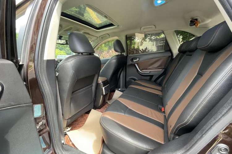 Used GAC Trumpchi GS5 Super 2015 2.0L Automatic Two-Wheel Drive Luxury Navigation Edition Interior 5