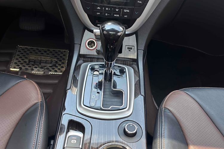 Used GAC Trumpchi GS5 Super 2015 1.8T Automatic All-Wheel-Drive Luxury Edition Interior 6