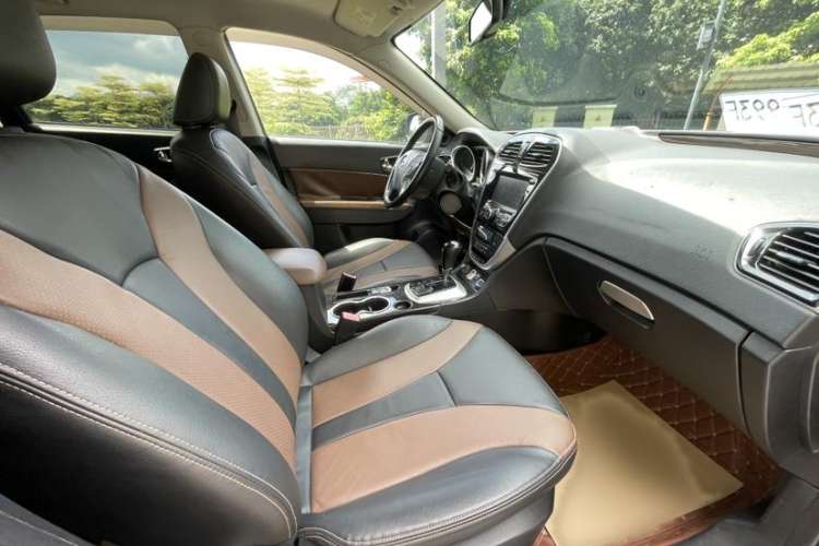 Used GAC Trumpchi GS5 Super 2015 2.0L Automatic Two-Wheel Drive Luxury Navigation Edition Interior 6