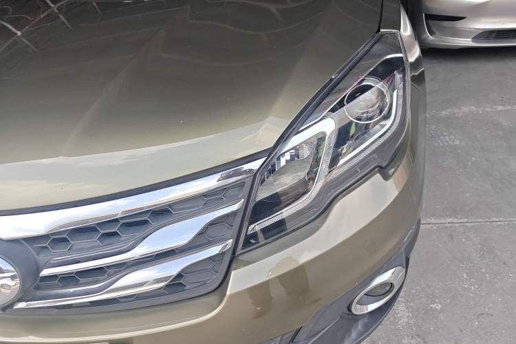 Used GAC Trumpchi GS5 Super 2015 1.8T Automatic Two-Wheel Drive Luxury Edition Left Front Headlight