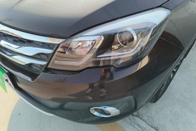 Used GAC Trumpchi GS5 Super 2015 1.8T Automatic Two-Wheel Drive Luxury Edition Left Front Headlight