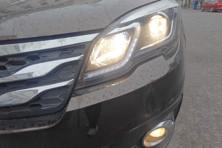 Used GAC Trumpchi GS5 Super 2015 2.0L Automatic Two-Wheel Drive Comfort Edition Left Front Headlight