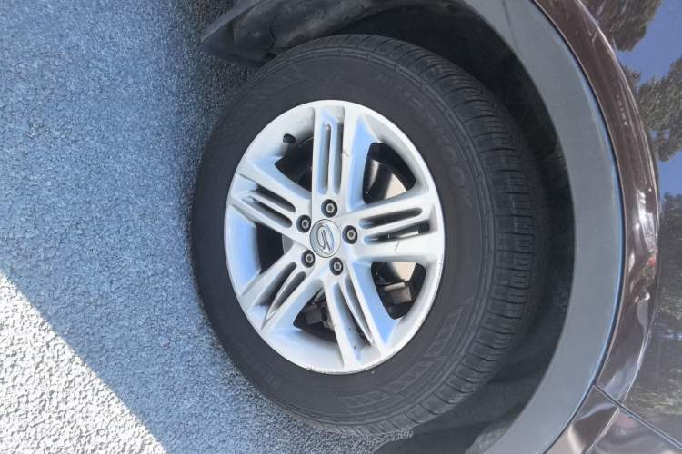 Used GAC Trumpchi GS5 Super 2015 2.0L Automatic Two-Wheel Drive Comfort Edition Left Front Wheel Hub