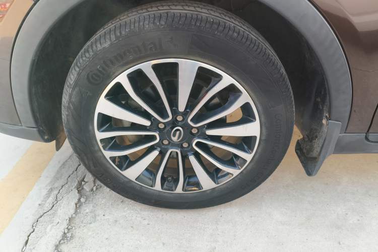 Used GAC Trumpchi GS5 Super 2015 1.8T Automatic Two-Wheel Drive Luxury Edition Left Front Wheel Hub