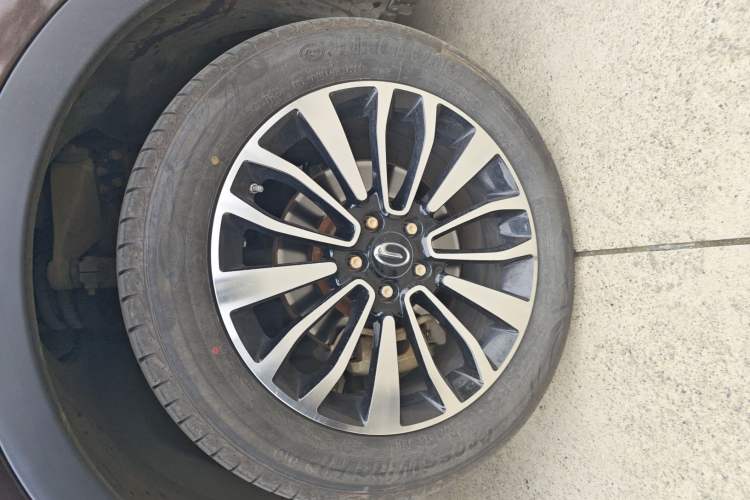 Used GAC Trumpchi GS5 Super 2015 1.8T Automatic All-Wheel-Drive Luxury Edition Left Front Wheel Hub