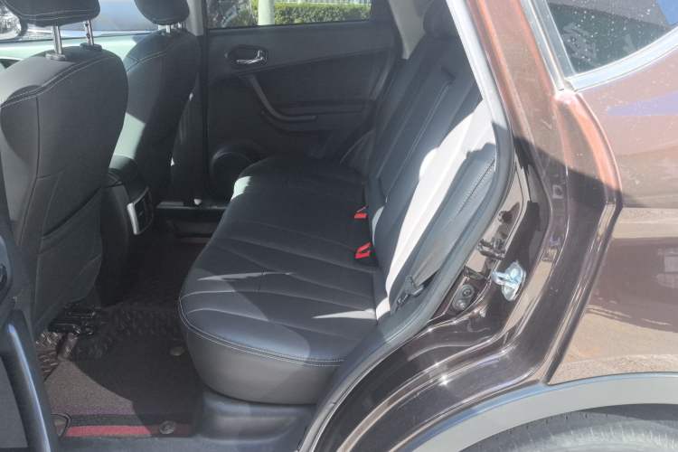 Used GAC Trumpchi GS5 Super 2015 2.0L Automatic Two-Wheel Drive Comfort Edition Left Rear Seat