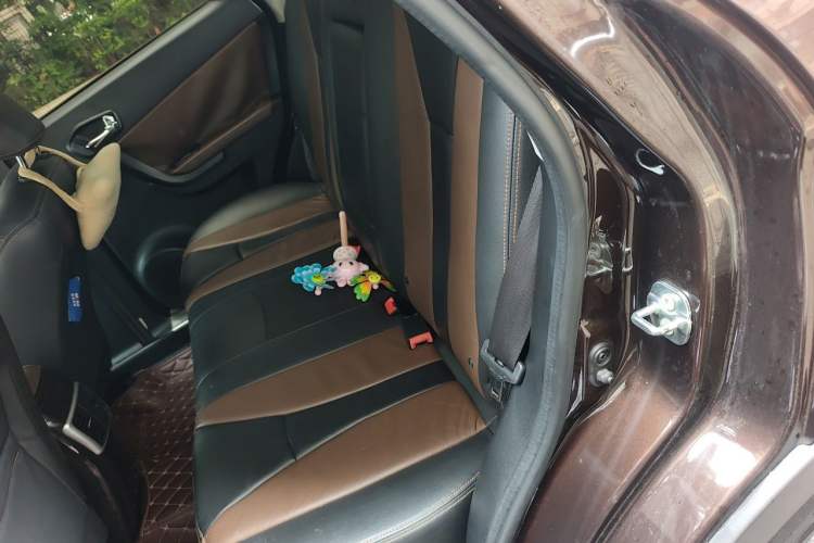 Used GAC Trumpchi GS5 Super 2015 1.8T Automatic Two-Wheel Drive Elite Edition Left Rear Seat