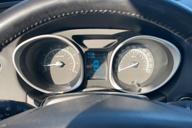 Used GAC Trumpchi GS5 Super 2015 1.8T Automatic Two-Wheel Drive Luxury Edition Odometer Close Up