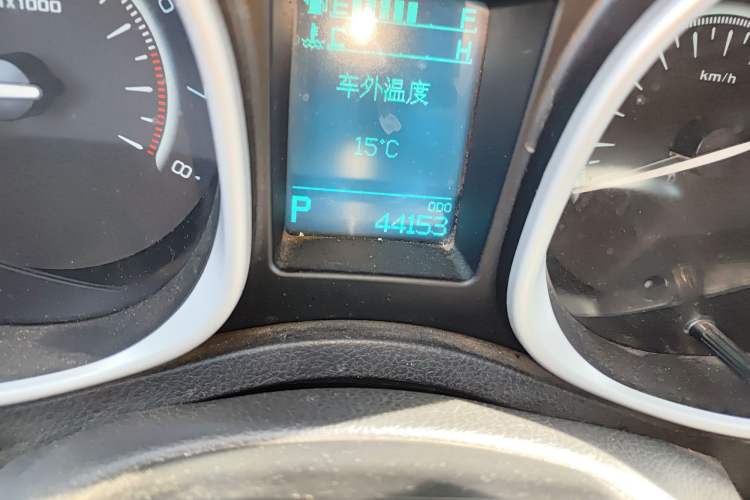Used GAC Trumpchi GS5 Super 2015 2.0L Automatic Two-Wheel Drive Elite Edition Odometer Close Up