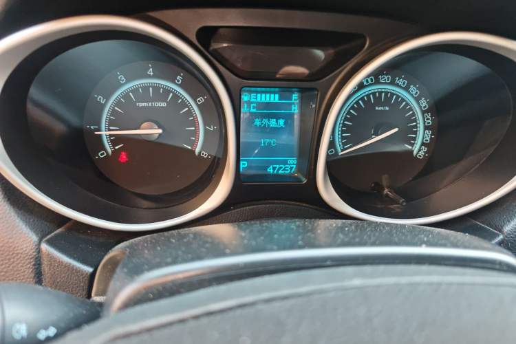 Used GAC Trumpchi GS5 Super 2015 2.0L Automatic Two-Wheel Drive Luxury Navigation Edition Odometer Close Up