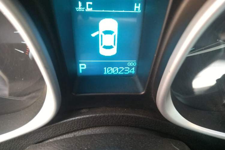 Used GAC Trumpchi GS5 Super 2015 2.0L Automatic Two-Wheel Drive Elite Edition Odometer Close Up