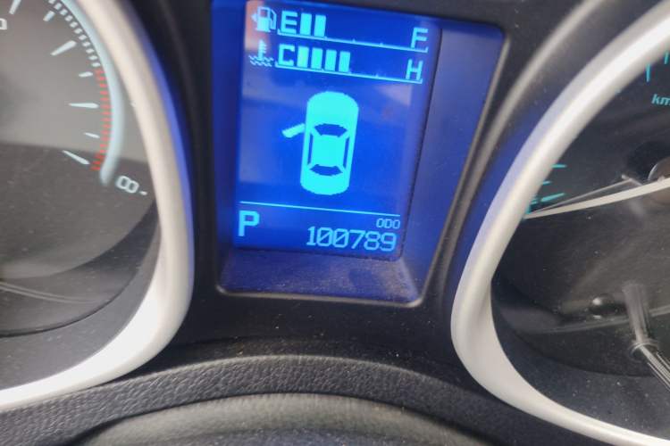 Used GAC Trumpchi GS5 Super 2015 2.0L Automatic Two-Wheel Drive Elite Edition Odometer Close Up