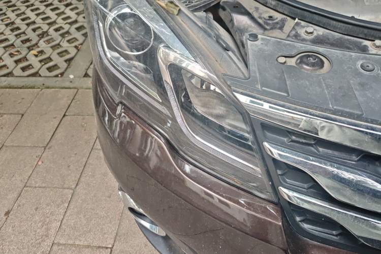 Used GAC Trumpchi GS5 Super 2015 2.0L Manual Two-Wheel Drive Elite Edition Right Front Headlight