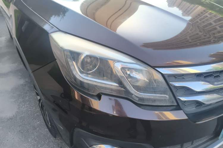 Used GAC Trumpchi GS5 Super 2015 1.8T Automatic All-Wheel-Drive Luxury Edition Right Front Headlight
