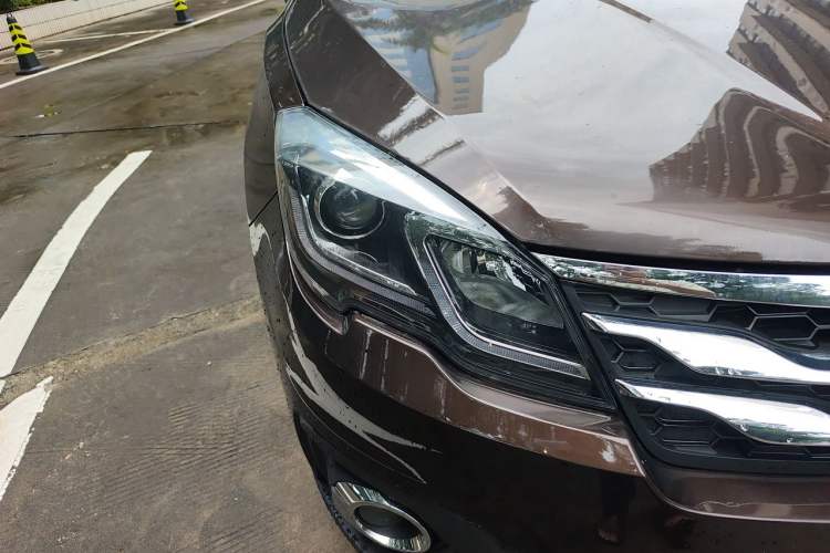 Used GAC Trumpchi GS5 Super 2015 1.8T Automatic Two-Wheel Drive Elite Edition Right Front Headlight