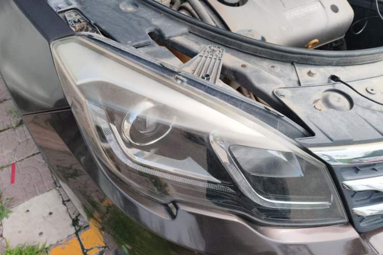 Used GAC Trumpchi GS5 Super 2015 2.0L Automatic Two-Wheel Drive Comfort Edition Right Front Headlight
