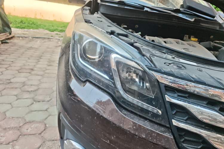 Used GAC Trumpchi GS5 Super 2015 2.0L Automatic Two-Wheel Drive Luxury Navigation Edition Right Front Headlight