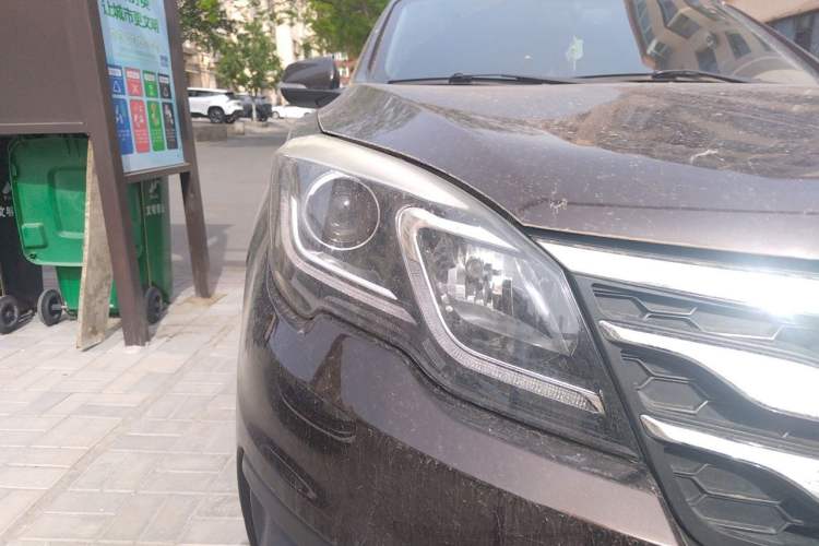 Used GAC Trumpchi GS5 Super 2015 2.0L Automatic Two-Wheel Drive Elite Edition Right Front Headlight