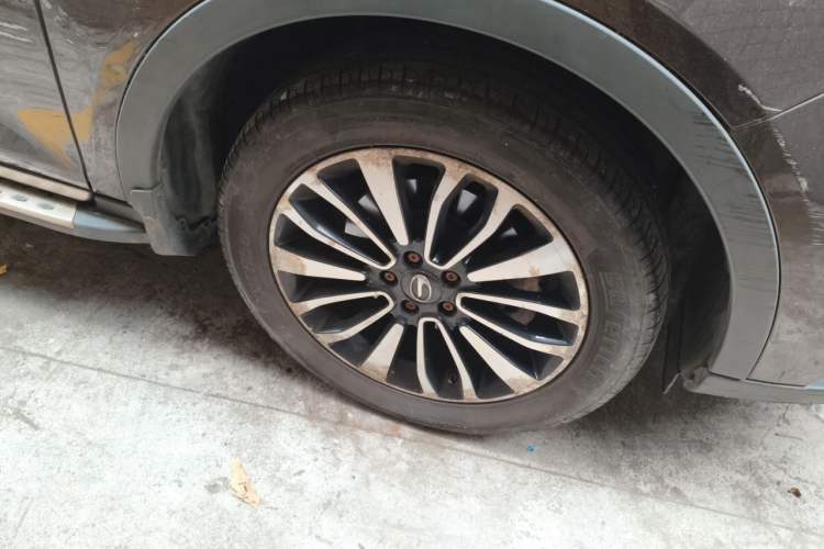 Used GAC Trumpchi GS5 Super 2015 1.8T Automatic Two-Wheel Drive Luxury Edition Right Front Wheel Hub