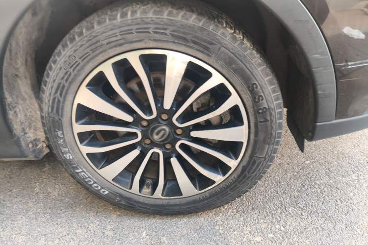 Used GAC Trumpchi GS5 Super 2015 1.8T Automatic All-Wheel-Drive Luxury Edition Right Front Wheel Hub