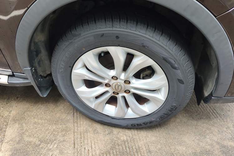 Used GAC Trumpchi GS5 Super 2015 1.8T Automatic Two-Wheel Drive Elite Edition Right Front Wheel Hub
