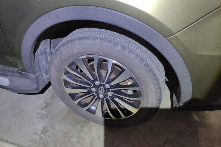 Used GAC Trumpchi GS5 Super 2015 1.8T Automatic Two-Wheel Drive Luxury Navigation Edition Right Front Wheel Hub