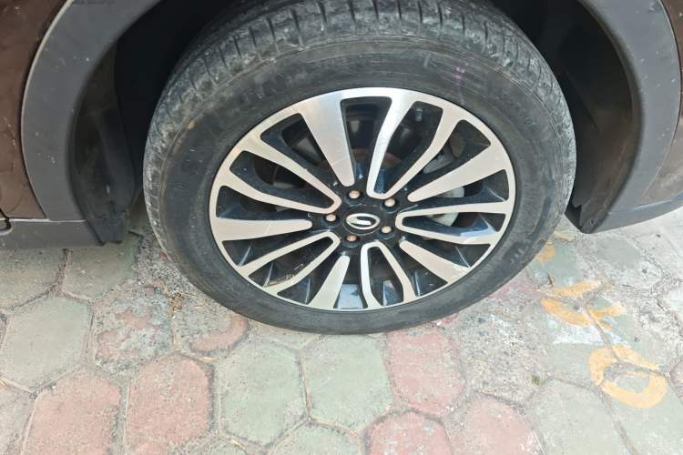 Used GAC Trumpchi GS5 Super 2015 2.0L Automatic Two-Wheel Drive Luxury Navigation Edition Right Front Wheel Hub