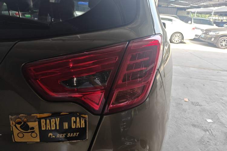 Used GAC Trumpchi GS5 Super 2015 1.8T Automatic Two-Wheel Drive Luxury Edition Right Rear Taillight