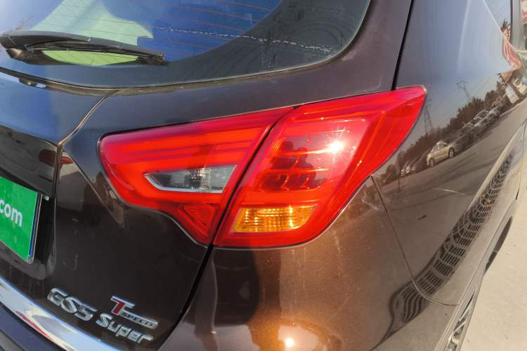 Used GAC Trumpchi GS5 Super 2015 1.8T Automatic Two-Wheel Drive Luxury Edition Right Rear Taillight