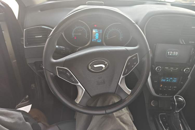 Used GAC Trumpchi GS5 Super 2015 1.8T Automatic Two-Wheel Drive Luxury Edition Steering Wheel