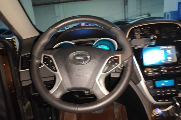Used GAC Trumpchi GS5 Super 2015 1.8T Automatic Two-Wheel Drive Luxury Navigation Edition Steering Wheel