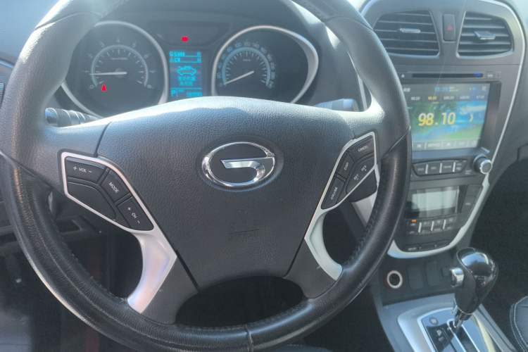 Used GAC Trumpchi GS5 Super 2015 2.0L Automatic Two-Wheel Drive Comfort Edition Steering Wheel