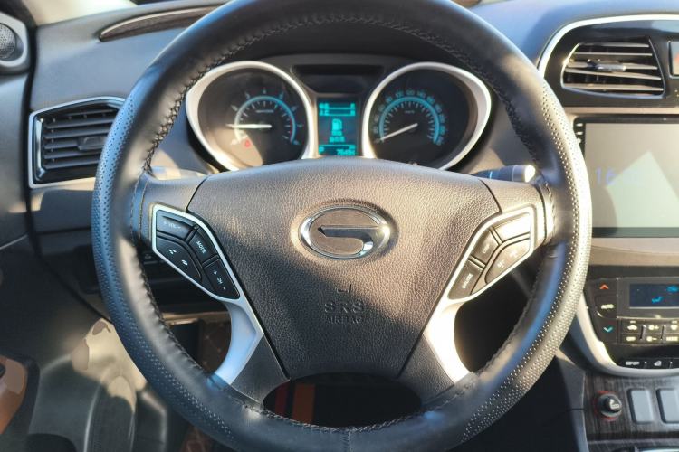 Used GAC Trumpchi GS5 Super 2015 1.8T Automatic Two-Wheel Drive Luxury Edition Steering Wheel