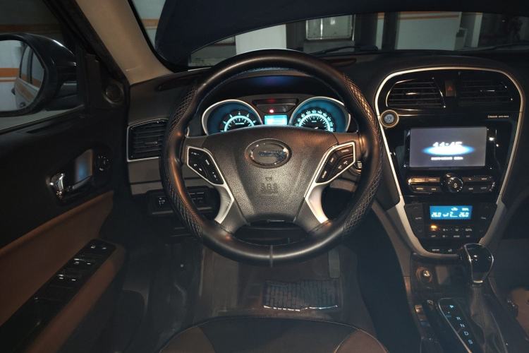 Used GAC Trumpchi GS5 Super 2015 1.8T Automatic Two-Wheel Drive Luxury Navigation Edition Steering Wheel