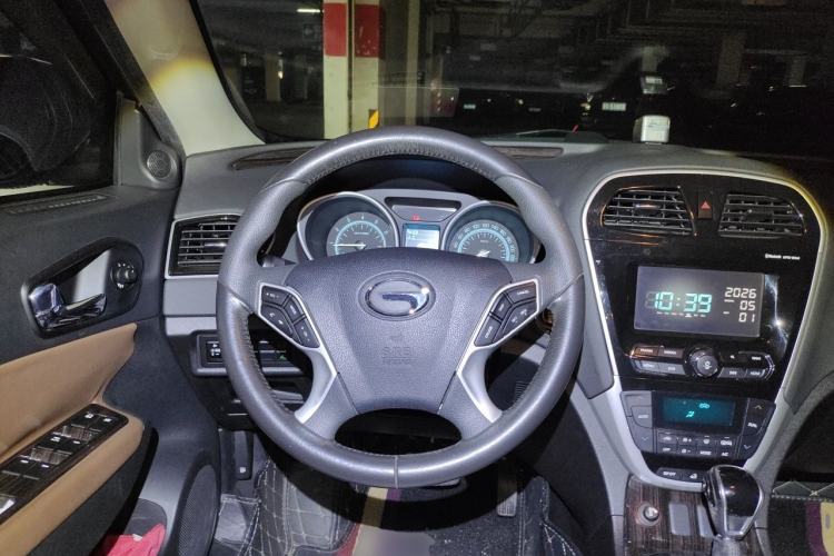 Used GAC Trumpchi GS5 Super 2015 1.8T Automatic Two-Wheel Drive Luxury Navigation Edition Steering Wheel
