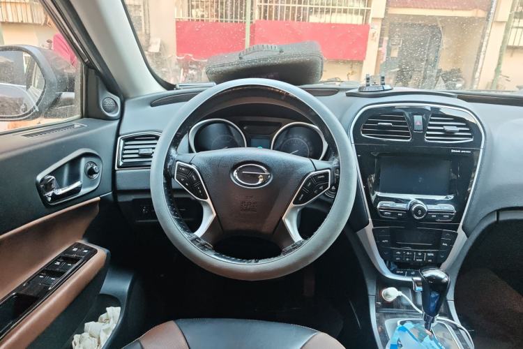 Used GAC Trumpchi GS5 Super 2015 2.0L Automatic Two-Wheel Drive Luxury Navigation Edition Steering Wheel