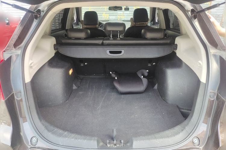 Used GAC Trumpchi GS5 Super 2015 2.0L Automatic Two-Wheel Drive Elite Edition Trunk