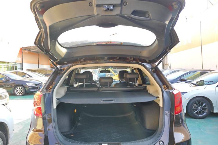 Used GAC Trumpchi GS5 Super 2015 1.8T Automatic All-Wheel-Drive Luxury Edition Trunk