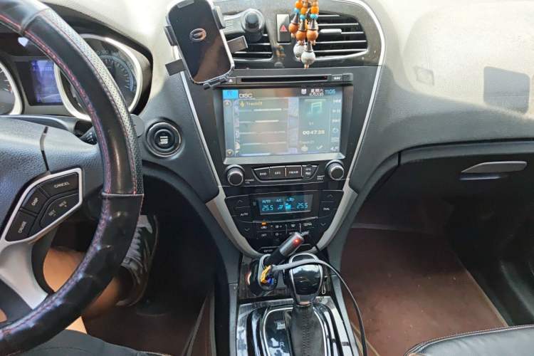 Used GAC Trumpchi GS5 Super 2015 1.8T Automatic Two-Wheel Drive Elite Edition Audio And AC Panel