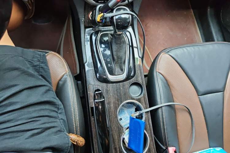 Used GAC Trumpchi GS5 Super 2015 1.8T Automatic Two-Wheel Drive Elite Edition Gear Lever