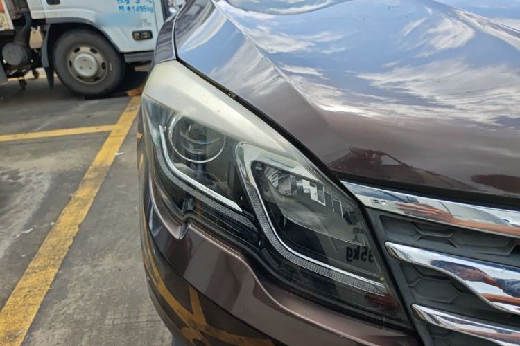 Used GAC Trumpchi GS5 Super 2015 1.8T Automatic Two-Wheel Drive Elite Edition Right Front Headlight