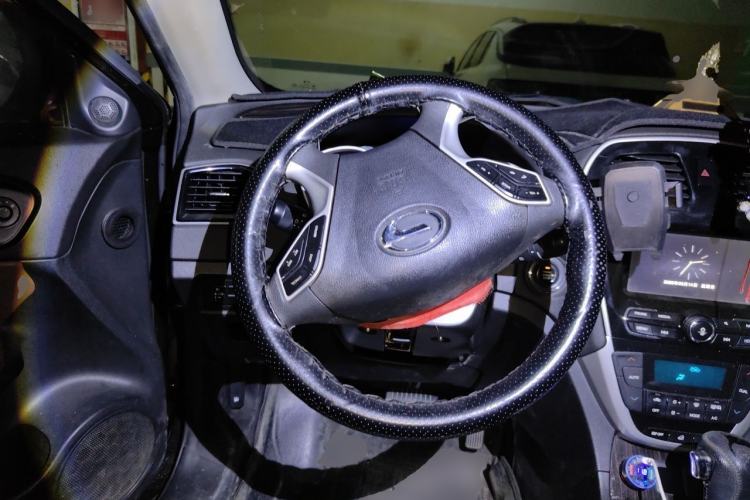 Used GAC Trumpchi GS5 Super 2015 2.0L Automatic Two-Wheel Drive Luxury Navigation Edition Steering Wheel