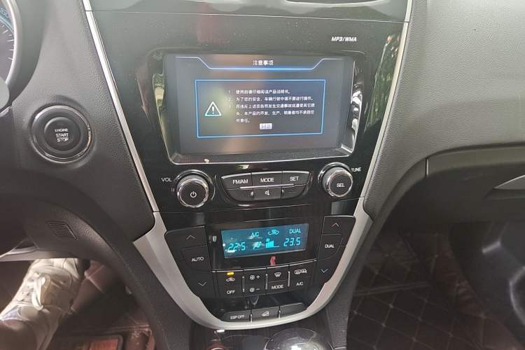 Used GAC Trumpchi GS5 Super 2015 2.0L Automatic Two-Wheel Drive Elite Edition Audio And AC Panel